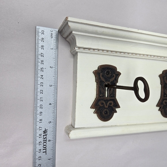 Vintage A Special Place Off White & Metal Key Clothes Hanger 3 Hook Cottagecore - Picture 14 of 16